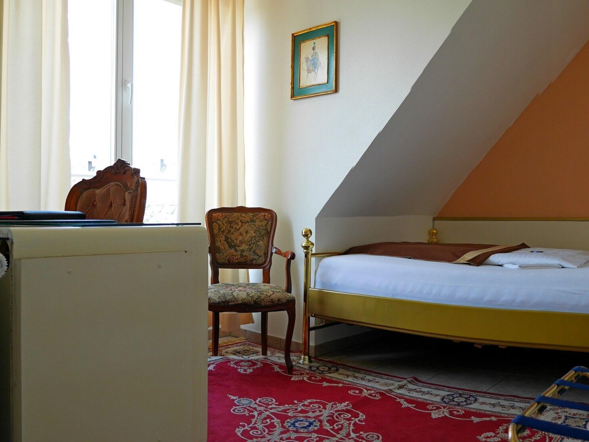 Haus Mooren, Hotel Garni Дюссельдорф Экстерьер фото