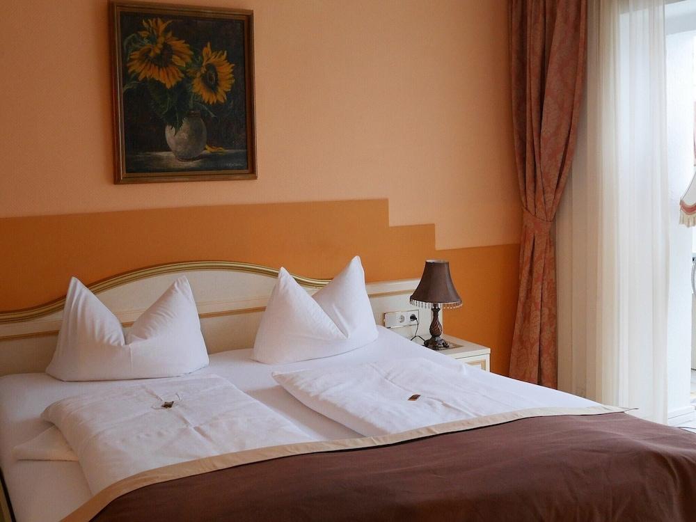 Haus Mooren, Hotel Garni Дюссельдорф Экстерьер фото