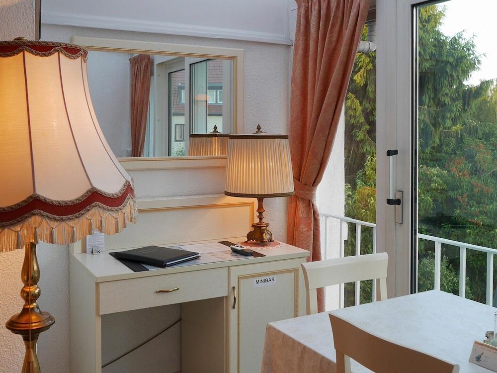 Haus Mooren, Hotel Garni Дюссельдорф Экстерьер фото