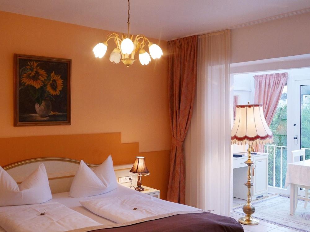 Haus Mooren, Hotel Garni Дюссельдорф Экстерьер фото