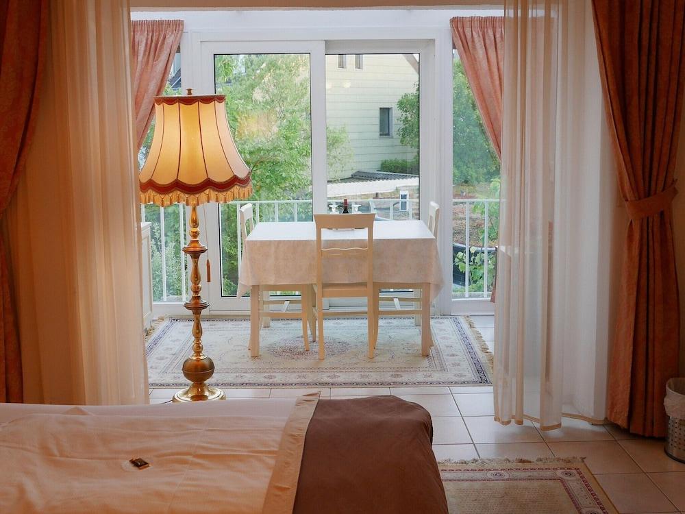 Haus Mooren, Hotel Garni Дюссельдорф Экстерьер фото